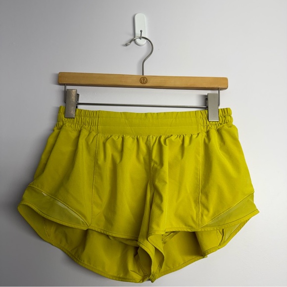 Lululemon Hotty Hot Short II *2.5" Soleil Size 10 Yellow - Picture 1 of 6